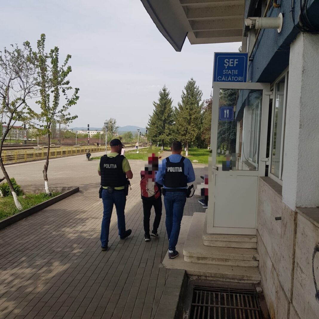 MANDAT PUS ÎN APLICARE: Bărbat ajuns după gratii pentru complicitate la furt