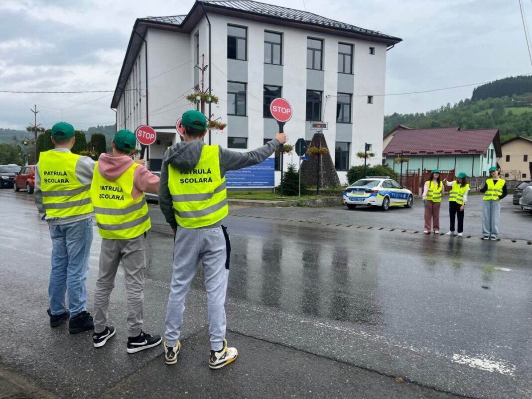 Patrule școlare și importanța respectării regulilor de circulație, pentru siguranța tuturor participanților la trafic