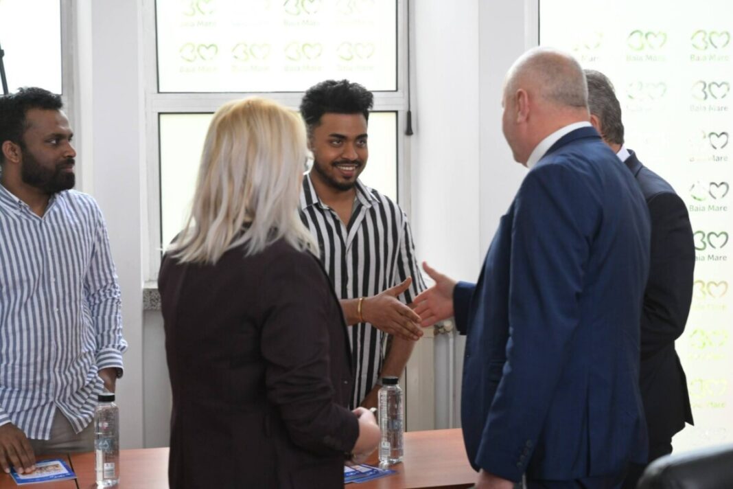 Baia Mare a lansat primul ghid practic bilingv dedicat cetățenilor din afara Uniunii Europene