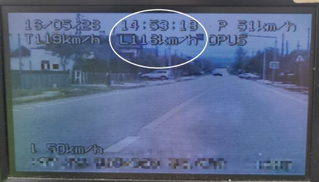 Șoferiță prinsă de radar cu 116 km/oră prin Vadu Izei, pe DN18 (foto)