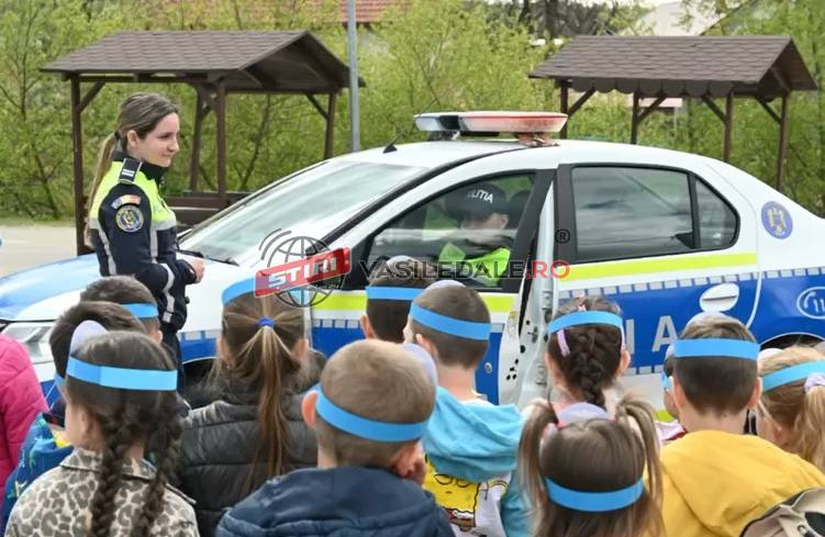 STRADA NU E LOC DE JOACĂ: Lecții de siguranță, oferite de polițiștii maramureșeni celor mai mici participanți la trafic