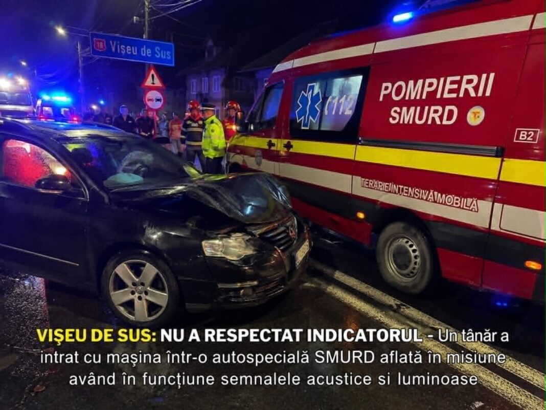 EXCLUSIV: NU A RESPECTAT INDICATORUL – Un tânăr a intrat cu mașina într-o autospecială SMURD aflată în misiune în Vișeu de Sus
