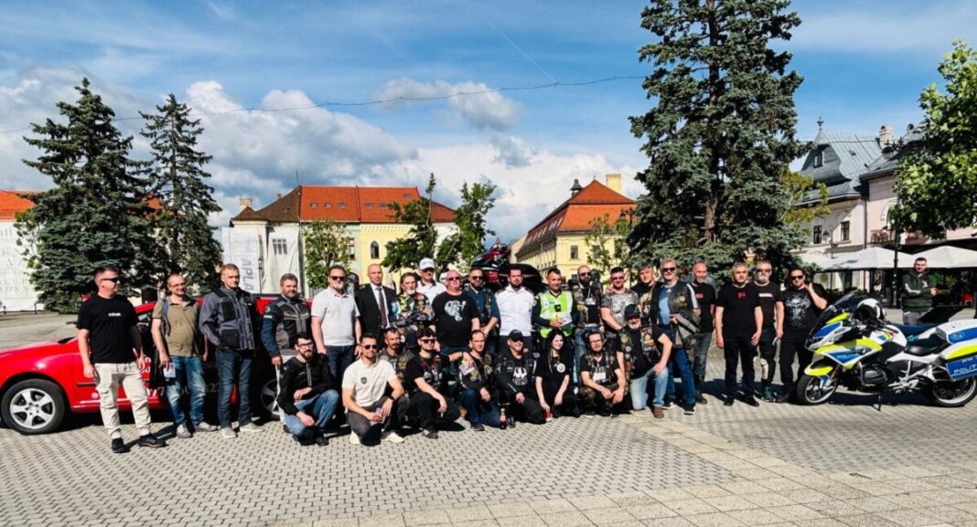 DIALOG CU MOTOCICLIȘTI ÎN BAIA MARE: Siguranța pe motocicletă începe cu alegeri corecte