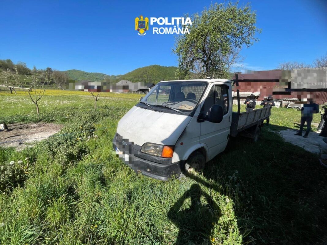 PERCHEZIȚII: Motofierăstraie și material lemnos ilegal, descoperite la Leordina