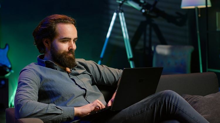 Tot mai mulți români aleg divertismentul online: ce jocuri sunt în trend în 2026
