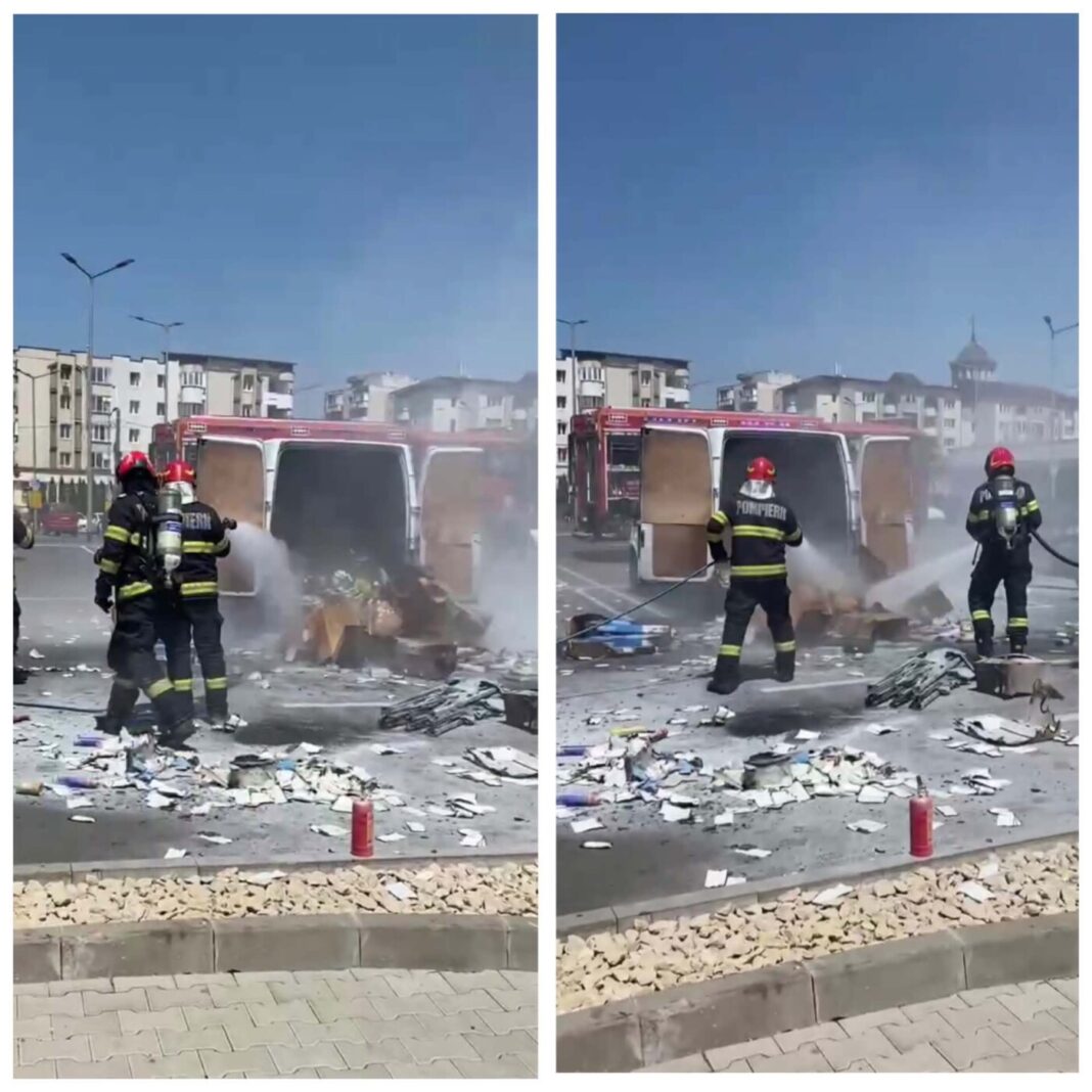 ULTIMĂ ORĂ: Autoutilitară în flăcări în parcarea unui centru comercial din Baia Mare (VIDEO)