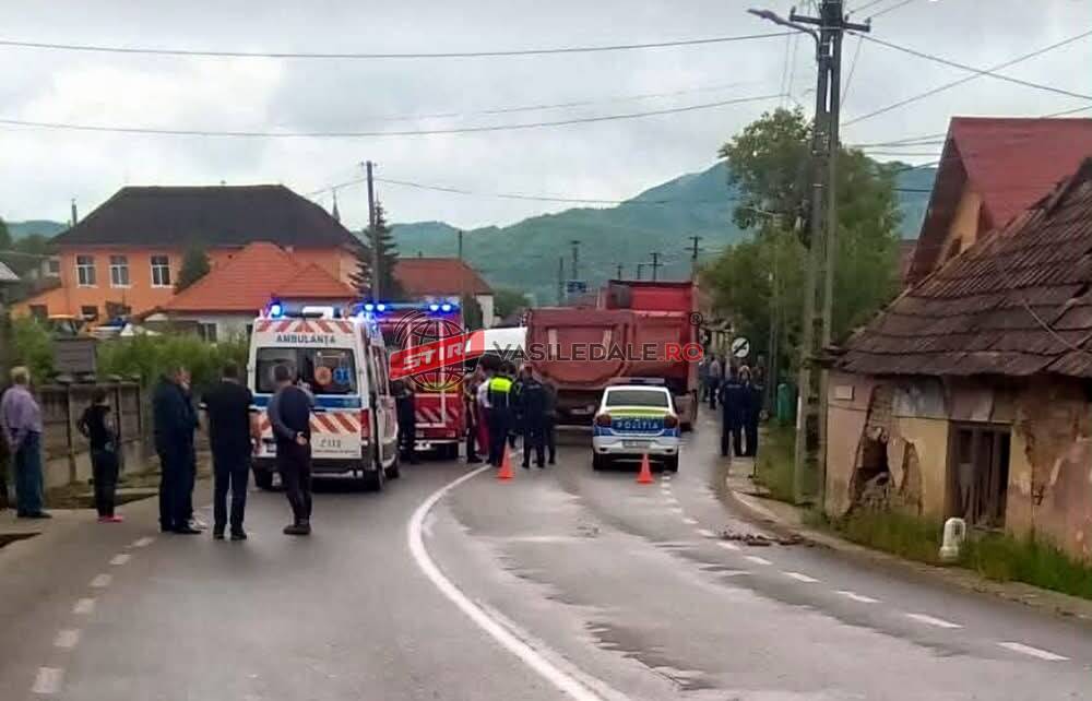 Accident cu 5 victime după ce șoferița unui microbuz de Maramureș s-a pus în mișcare fără să se asigure (FOTO)