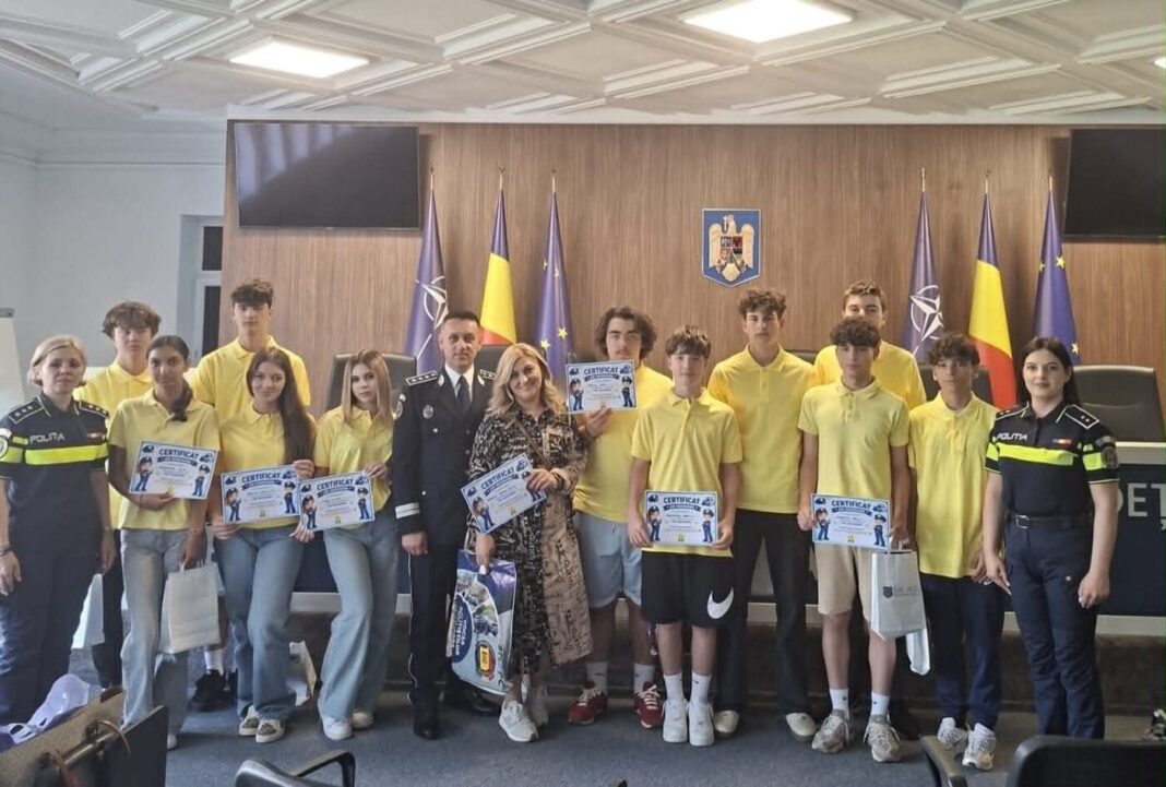Câteva ore petrecute în preajma unui polițist, pot crea percepții asupra viitorului. Asupra viitorului profesional (foto)