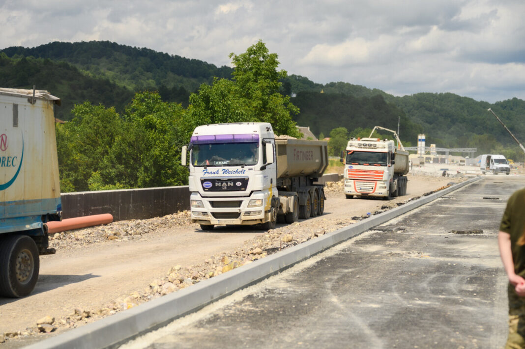 Lucrările la punctul de trecere a frontierei peste Tisa avansează și pe partea ucraineană (galerie foto)