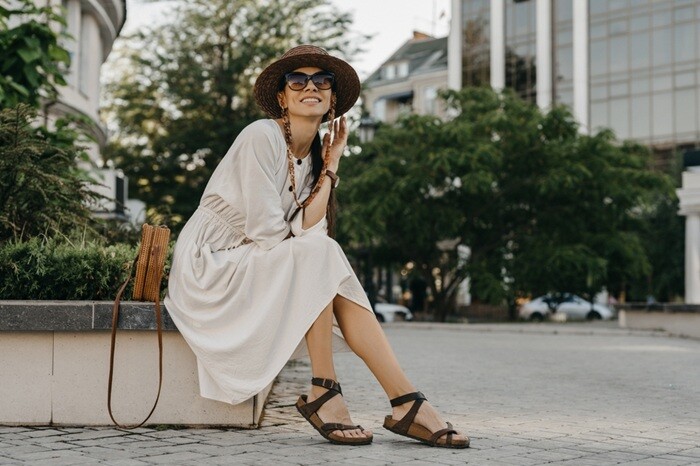 Top 10 accesorii care completează perfect o rochie de vară