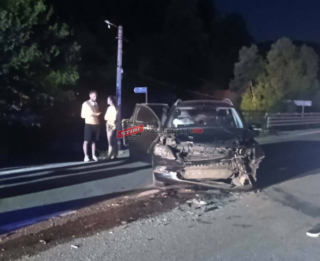 ACCIDENT ÎN MESTEACĂN: Trei persoane au fost rănite și transportate la spital