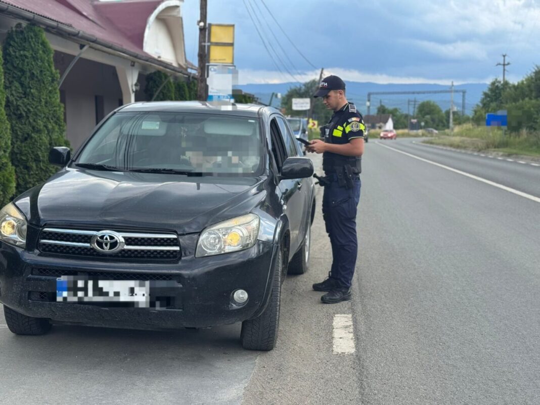 PE ȘOSELE: Un biciclist băut a ajuns în șanț la Leordina, șofer prins beat la volan în Sighet. Lemn furat din zona Izvoare, descoperit într-o autoutilitară. Dosar penal pentru un șofer oprit în Seini care a prezentat acte false