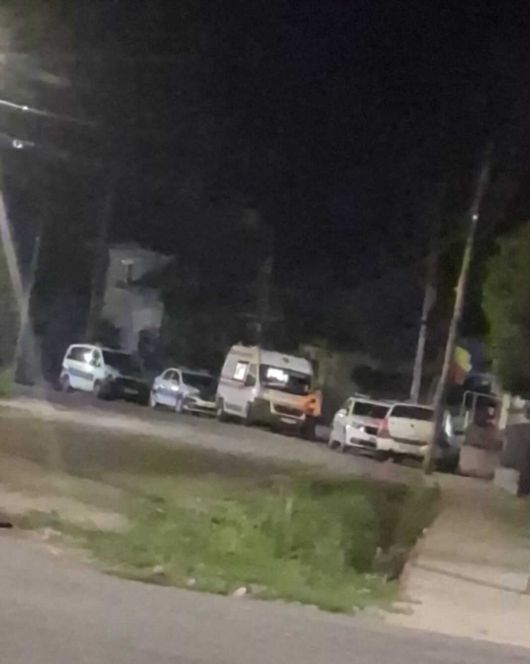 SCANDAL LA ȚICĂU: Mascații de la trupele speciale au intervenit pentru a-i calma pe bătăuși (foto)