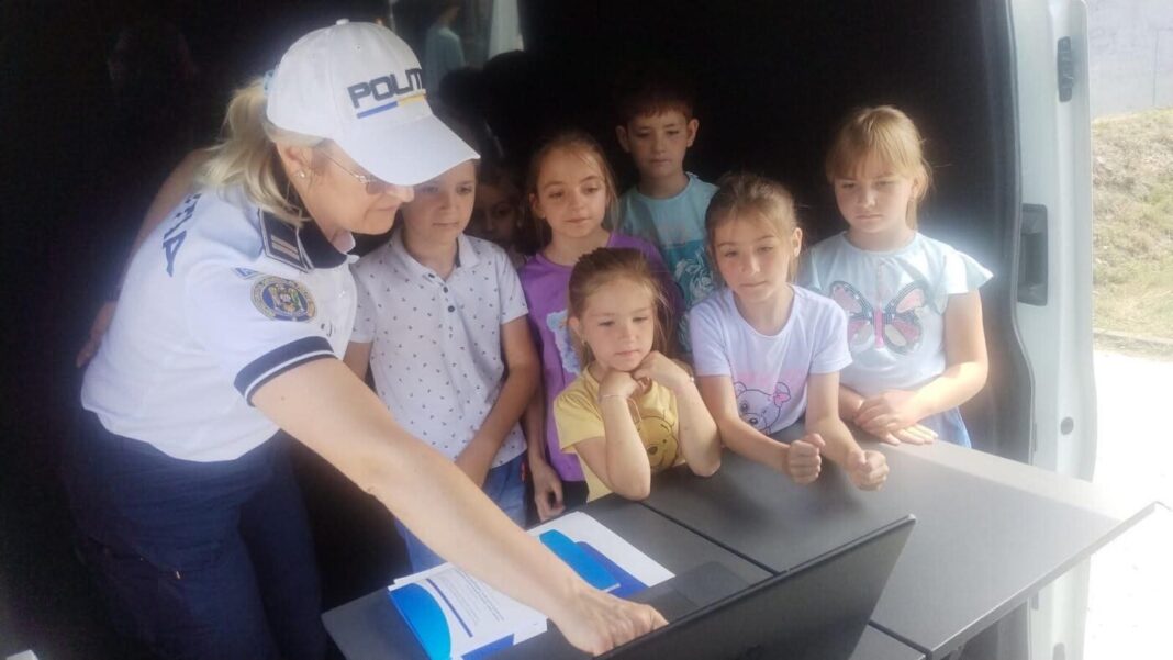 VACANȚA ÎN CARE SIGURANȚA ESTE CEA MAI IMPORTANTĂ LECȚIE. Aproape 200 de beneficiari au participat la activitățile preventive desfășurate de polițiștii Biroului Siguranța Școlară