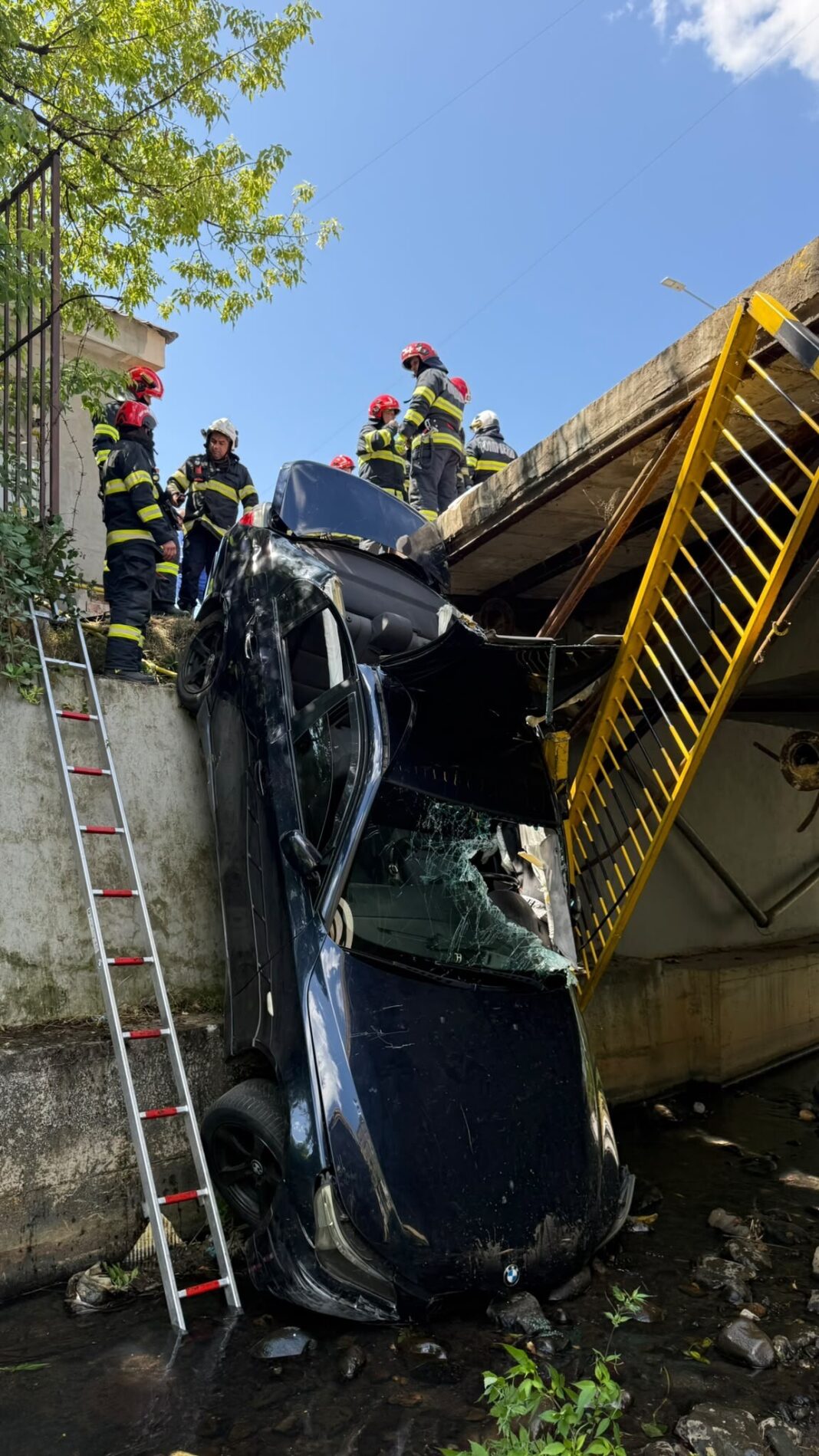 Nenorocire în Baia Sprie! A plonjat cu mașina în râul Săsar