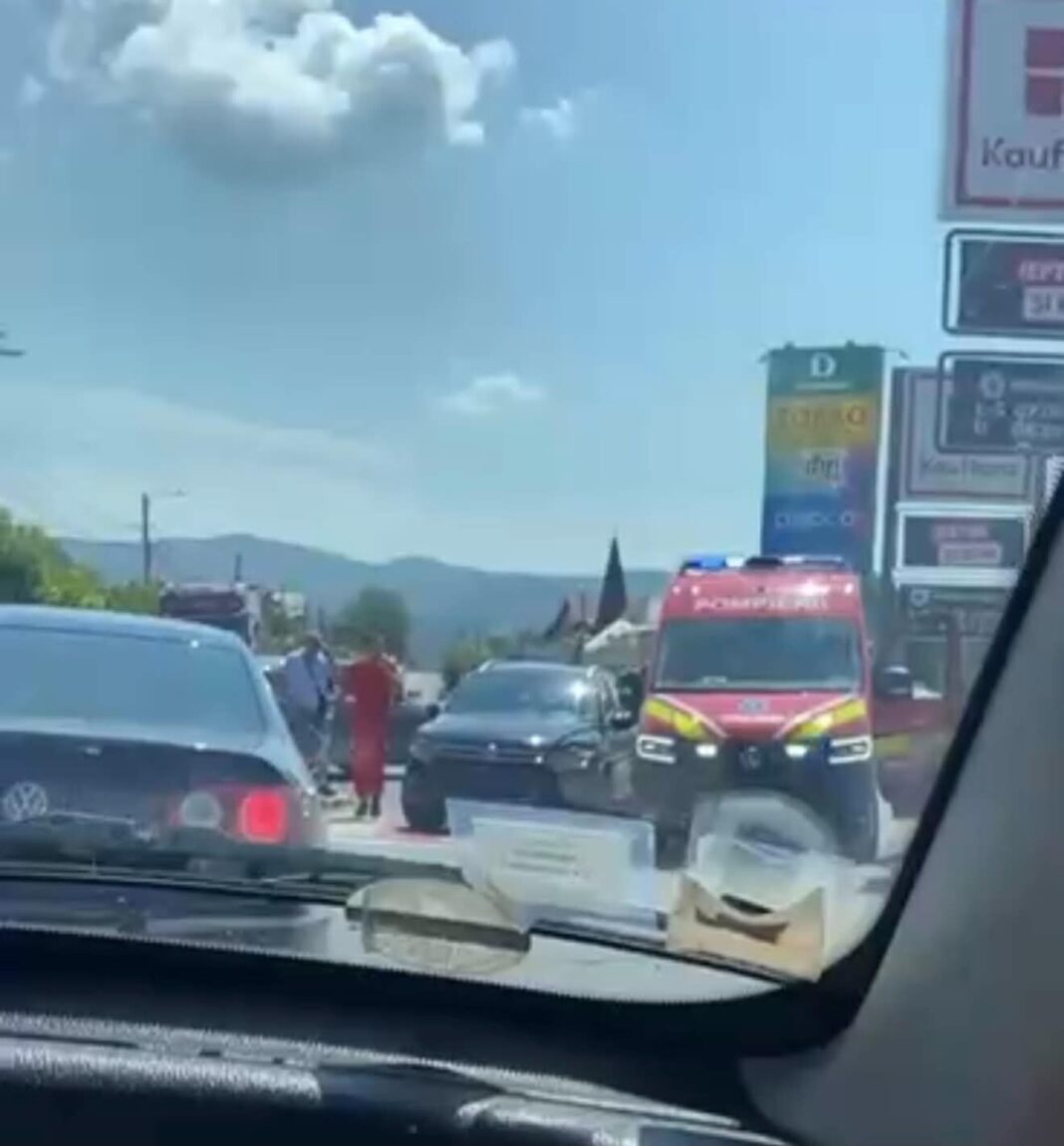 EXCLUSIV: Ambulanță SMURD cu pacient lovită de un autoturism la Sighetu Marmației (foto)