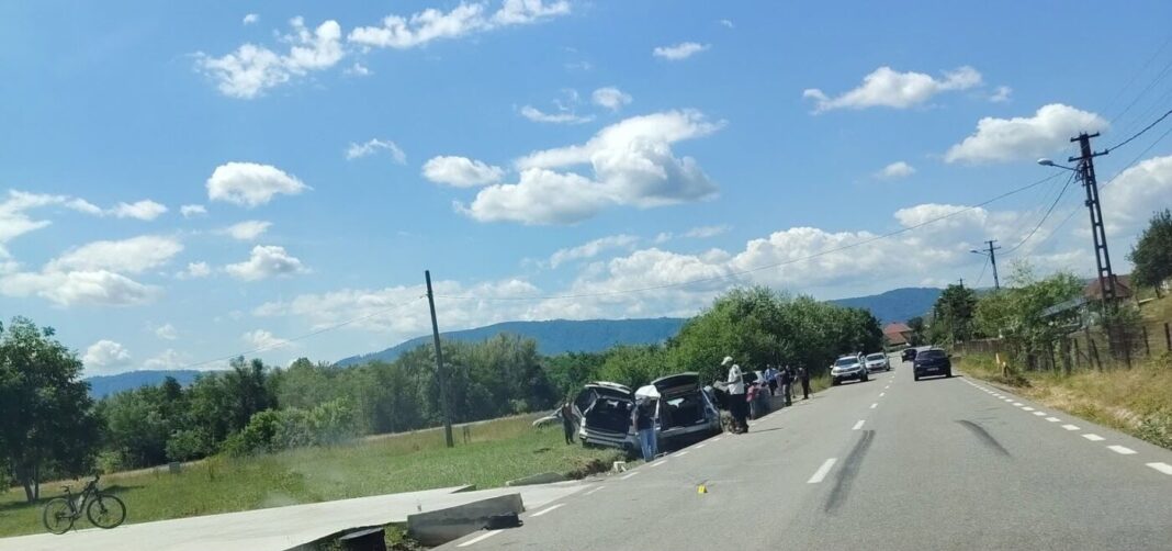 Bărbat rănit într-un accident produs pe DJ 182, în Lăschia. Motociclist de 24 de ani, accidentat la ieșirea din Mara, șofer din Petrova, prins conducând sub influența alcoolului