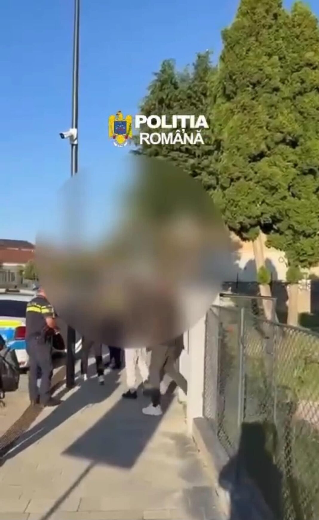 Adolescenți în arestul Poliției! Trei adolescenți au umilit și filmat un minor de 15 ani. Apoi s-au lăudat pe facebook (foto/video)