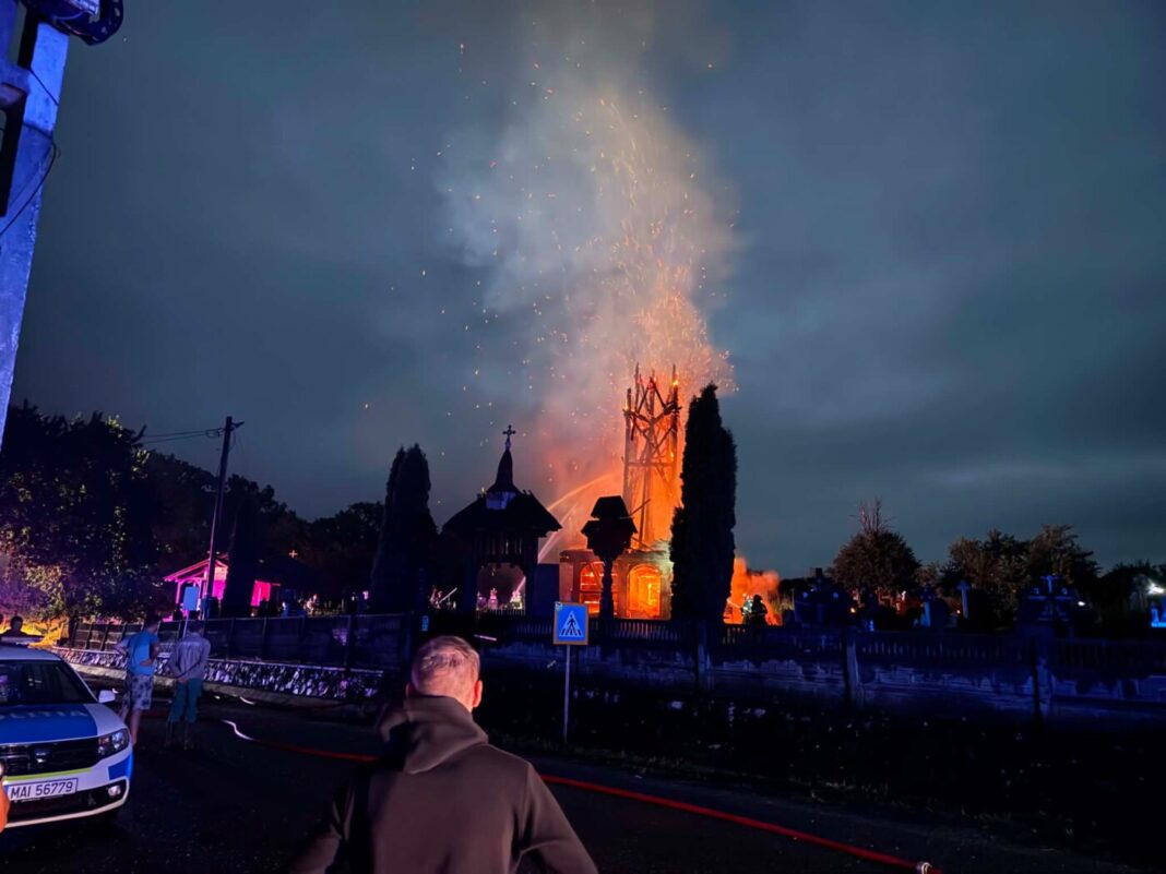 Concluzii după incendiul de la biserica de lemn din Posta: trăsnetul, cauza probabilă a dezastrului