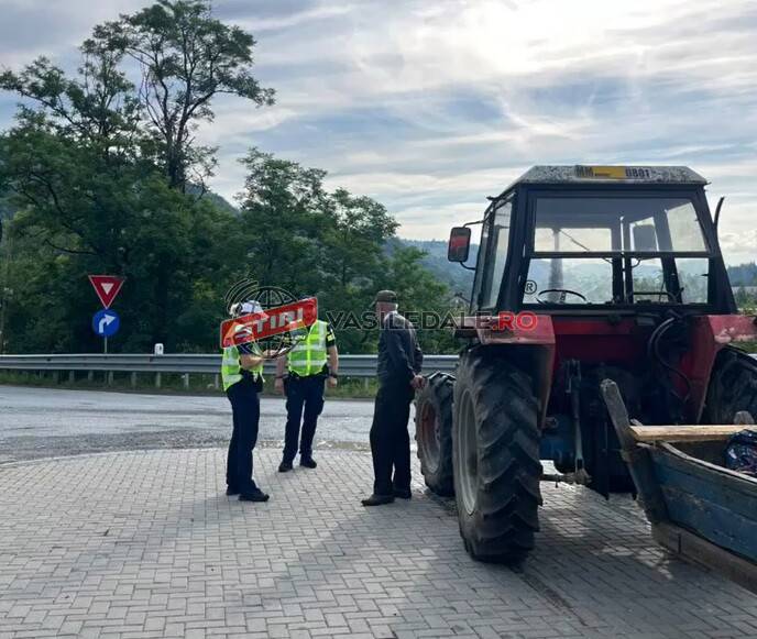 Tractor cu remorcă neînmatriculată, oprit în trafic la Vișeu de Sus