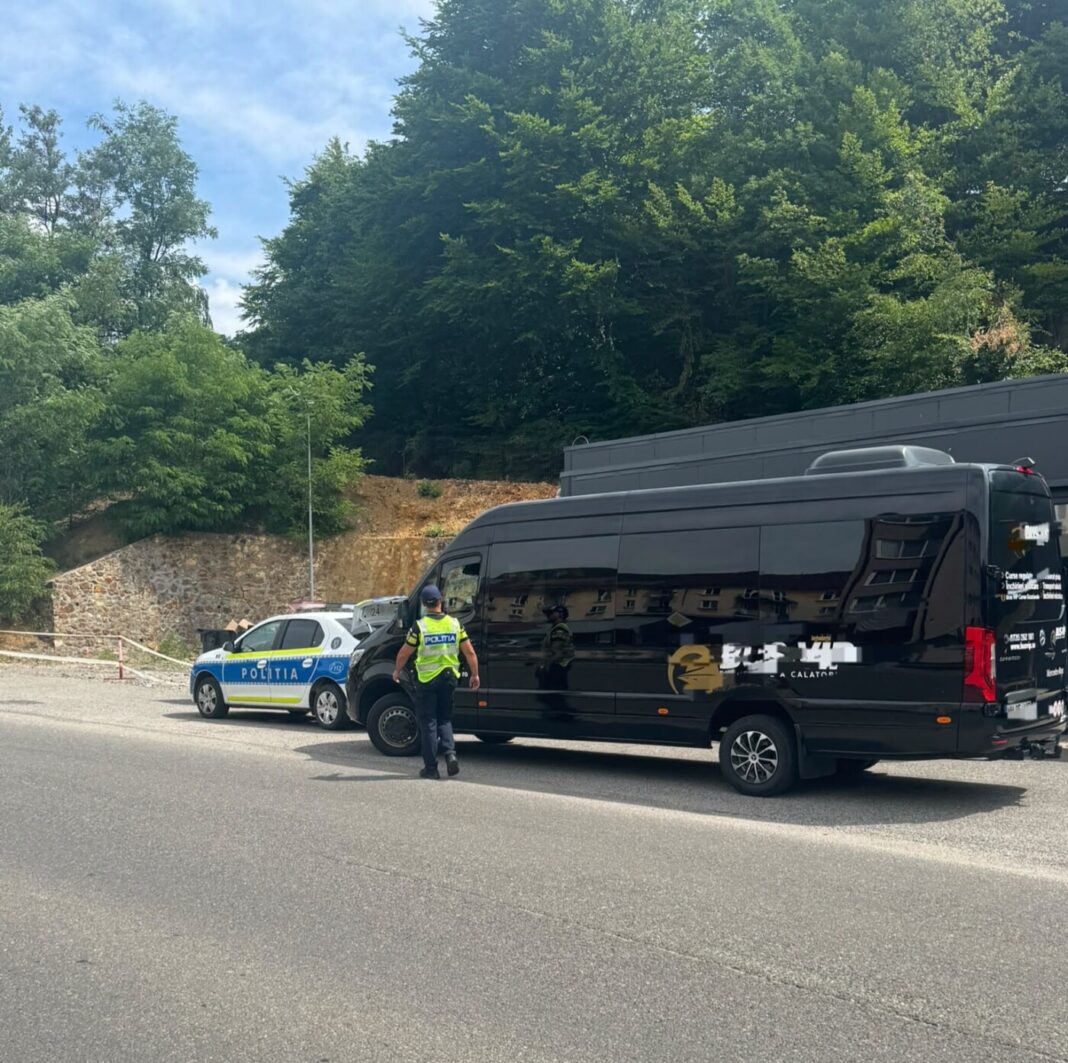 ÎN TRAFIC: Mopedist de 75 de ani, rănit într-un accident la Botiza. Șofer prins băut la volan în Baia Mare, transportatorii de persoane, luați la verificări