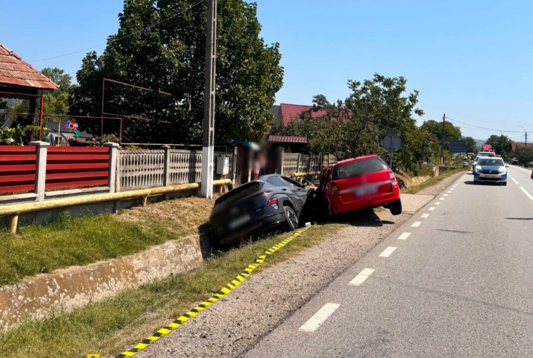 ACCIDENT CU 3 victime: Un șofer din Maramureș care a depășit neregulamentar s-a izbit de un șofer din Sălaj care a virat la stânga fără să se asigure (foto)