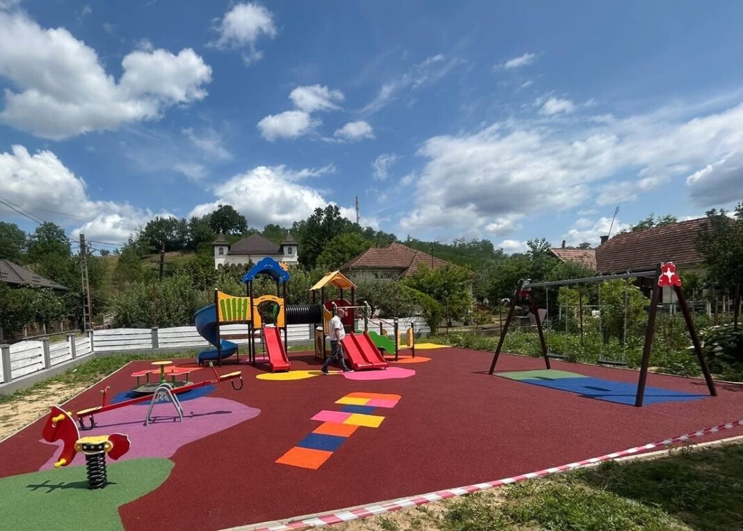 Tulghieș are un nou spațiu de joacă pentru copii. Află ce spune primarul comunei Mireșu Mare (VIDEO)