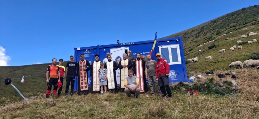 „Refugiul Speranței” – sfințit pe vârful Pop Ivan, în Munții Maramureșului