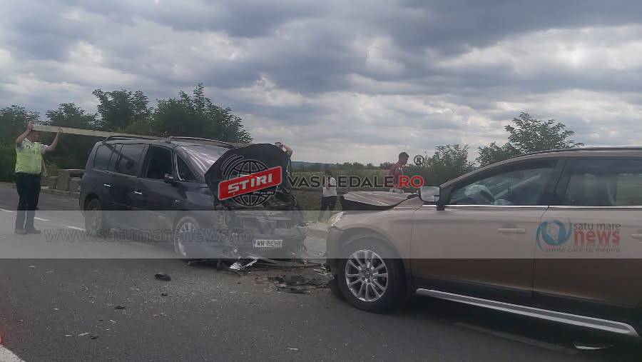 Accident frontal, pe DN1C, în Satu Mare. Șoferul ar fi evitat o semiremorcă și a intrat pe contrasens