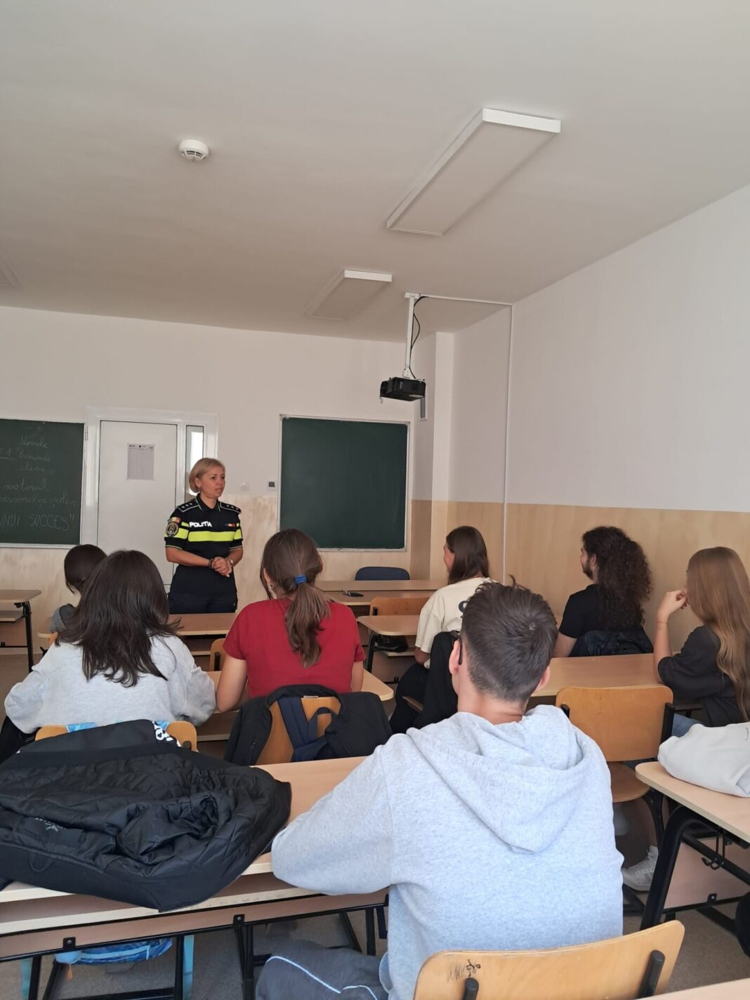 Peste 160 de elevi au participat la o activitate de prevenire organizată de polițiști, la Baia Mare