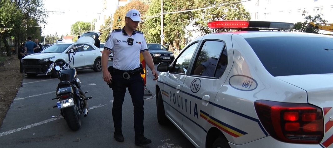 RUTIERE: Motociclist de 19 ani, rănit într-un accident pe bd. Traian (foto/video). Șoferi prinși băuți la volan, în Botiza, Borșa și Sarasău. Cercetat penal după ce ar fi refuzat testarea pentru stabilirea alcoolemiei
