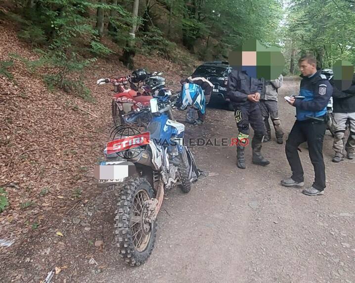 Patru cetățeni cehi, sancționați de jandarmii montani după ce au fost surprinși cu motociclete de teren în fondul cinegetic de la poalele Munților Gutâi