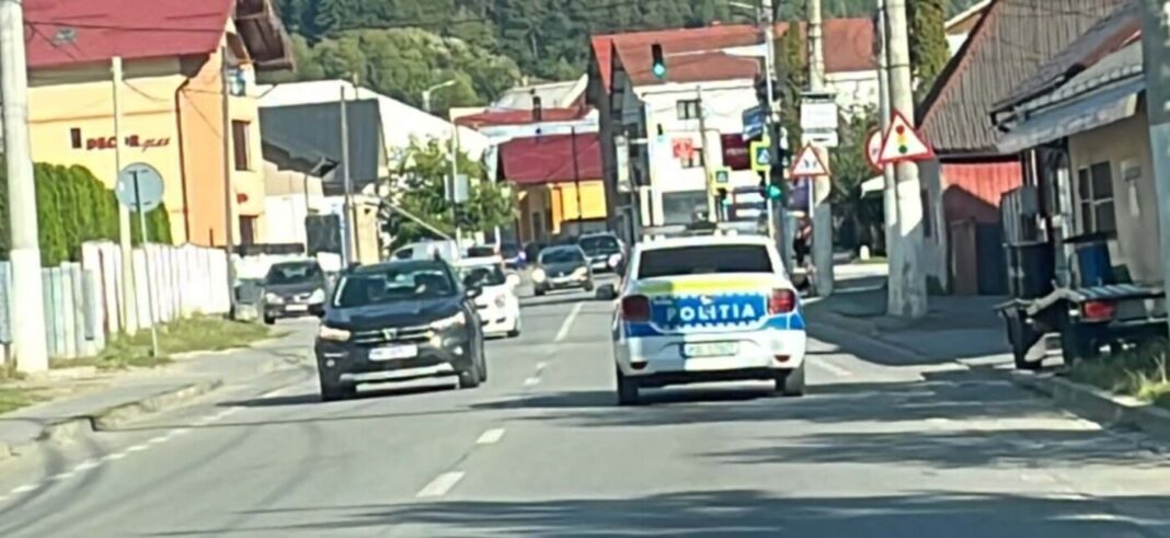 BORȘA – Acțiunea BLOCADA: Conductor auto urmărit de polițiști după ce nu a oprit la semnalul regulamentar al agenților. La Ruscova, copil pe scuter în trafic