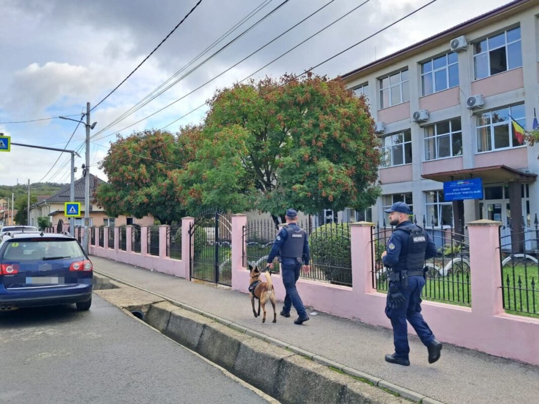 ȘOMCUTA MARE, siguranță școlară: Elevii de la Liceul Teoretic „Ioan Buteanu” în vizorul polițiștilor (foto)