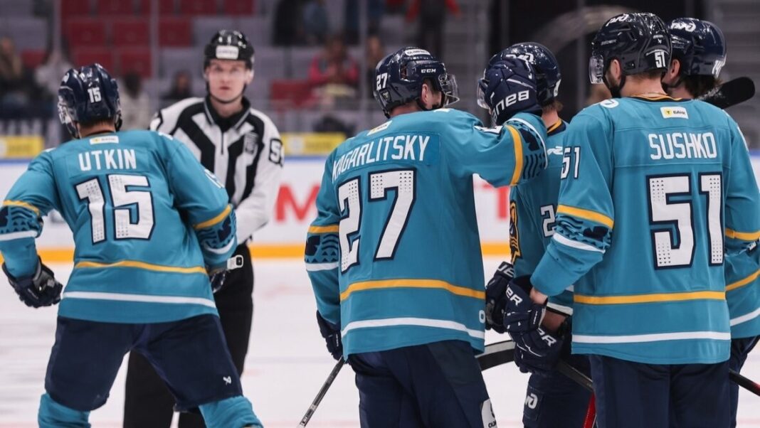 KHL 2026/27: noua structură a play-off-ului — Ce s-a schimbat. Liga Continentală de Hochei a aprobat modificări ale regulamentului de desfășurare a Cupei Gagarin, care vor intra în vigoare începând cu sezonul viitor. Principala noutate este renunțarea la play-off-ul încrucișat, aplicat din sezonul 2023/24, când echipele din conferințe diferite se puteau întâlni încă din turul al doilea.