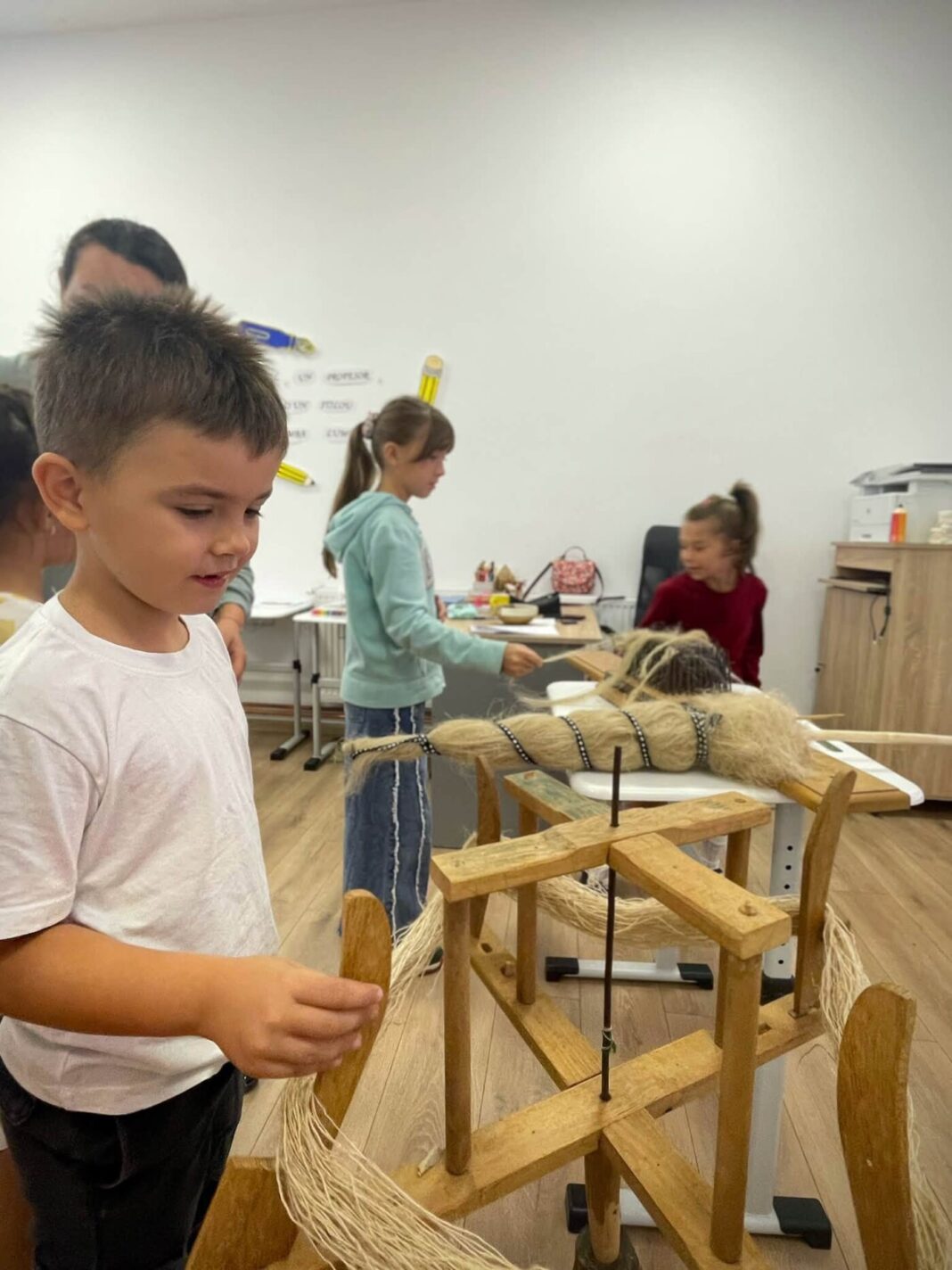 Copiii din Maramureș au scris poveștile comunităților lor