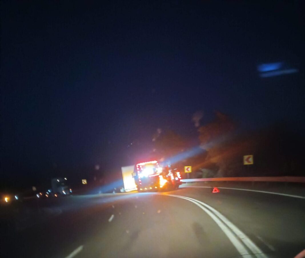 Accident pe DN1C, la Mesteacăn: Un tânăr de 23 de ani a ajuns la spital după ce ar fi intrat pe contrasens