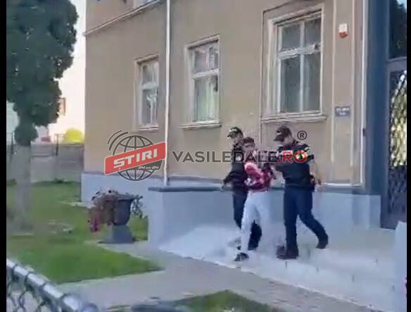 ÎN TRAFICUL DIN JUDEȚ: Tânăr de 16 ani, arestat preventiv la Târgu Lăpuș, după ce a furat două mașini și a condus fără permis. Alți doi minori depistați fără permis